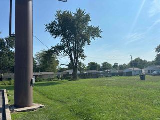 705 E McGalliard Road, Muncie, IN 47303