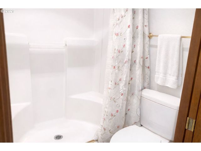 1241 E SOUTHVIEW HEIGHTS Dr, La Center, WA 98629