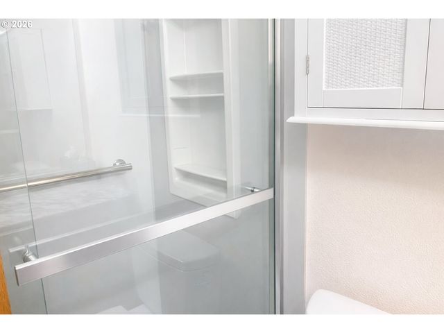 1241 E SOUTHVIEW HEIGHTS Dr, La Center, WA 98629