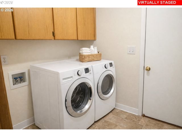 1241 E SOUTHVIEW HEIGHTS Dr, La Center, WA 98629