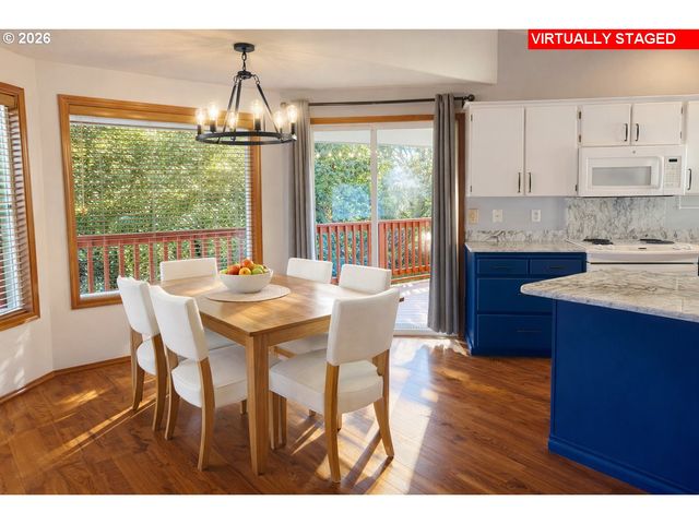 1241 E SOUTHVIEW HEIGHTS Dr, La Center, WA 98629