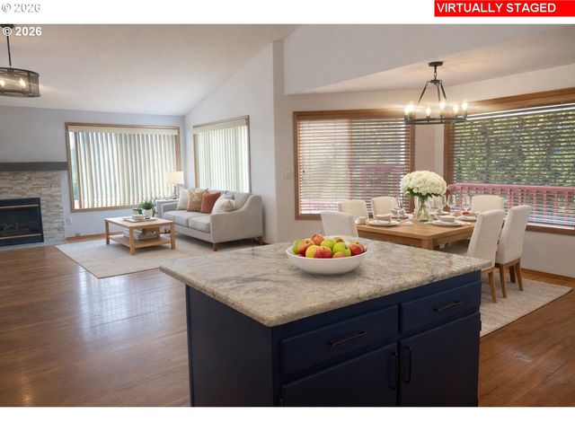 1241 E SOUTHVIEW HEIGHTS Dr, La Center, WA 98629