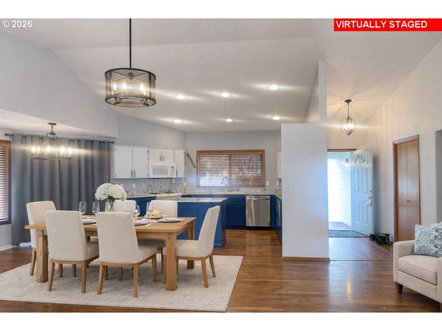 1241 E SOUTHVIEW HEIGHTS Dr, La Center, WA 98629