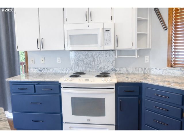 1241 E SOUTHVIEW HEIGHTS Dr, La Center, WA 98629