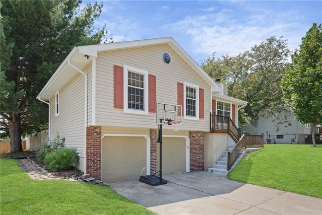 501 Sharon Drive, Liberty, MO 64068