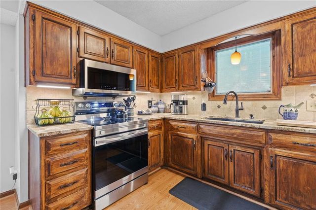 501 Sharon Drive, Liberty, MO 64068