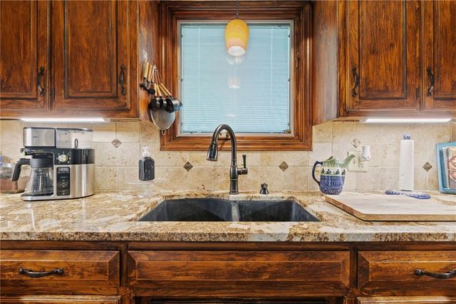 501 Sharon Drive, Liberty, MO 64068