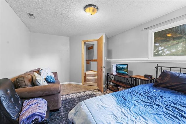 501 Sharon Drive, Liberty, MO 64068