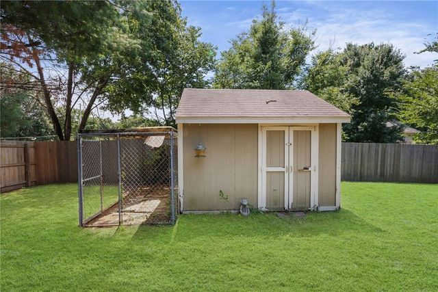 501 Sharon Drive, Liberty, MO 64068