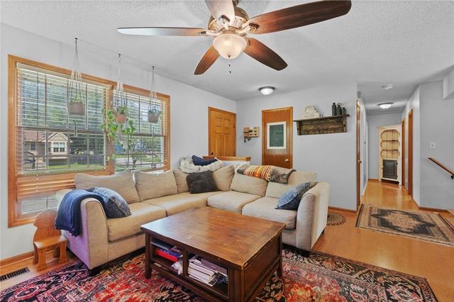 501 Sharon Drive, Liberty, MO 64068