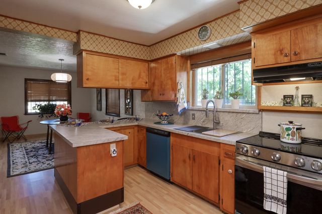 2255 Empress St, Sacramento, CA 95815