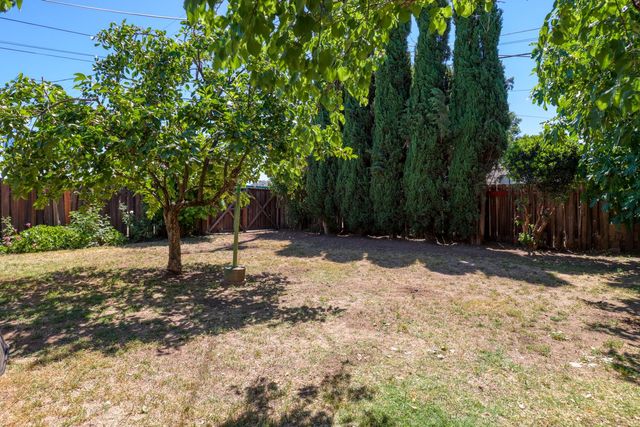 2255 Empress St, Sacramento, CA 95815