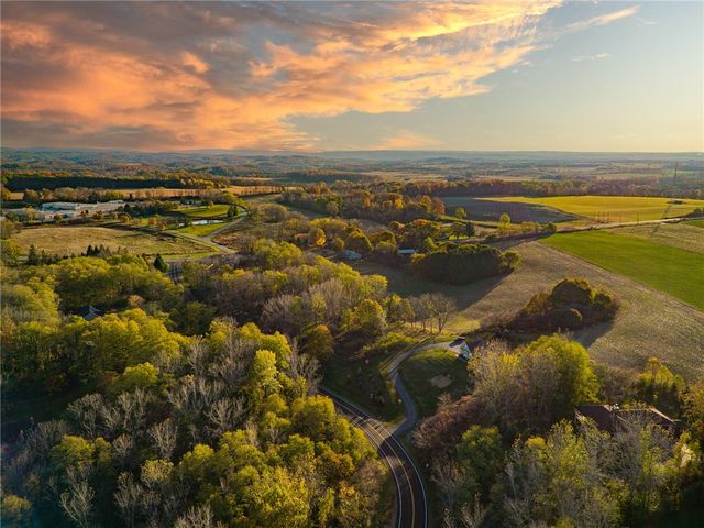 9 Rabbit Run, East Bloomfield, NY 14469