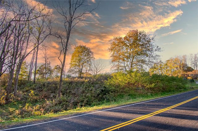 9 Rabbit Run, East Bloomfield, NY 14469