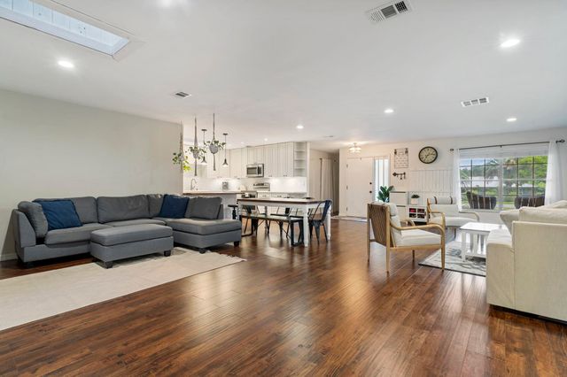 905 Alcala Dr, St Augustine, FL 32086