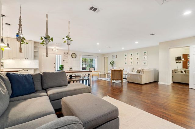 905 Alcala Dr, St Augustine, FL 32086