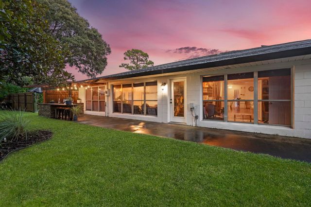 905 Alcala Dr, St Augustine, FL 32086