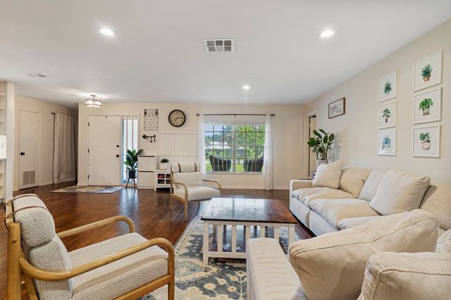 905 Alcala Dr, St Augustine, FL 32086