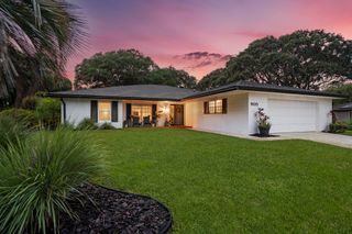 905 Alcala Dr, St Augustine, FL 32086