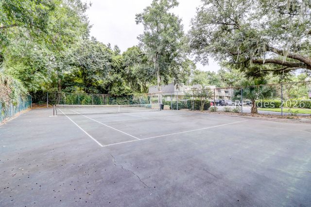 1 Gloucester Rd Apt J2, Hilton Head Island, SC 29928