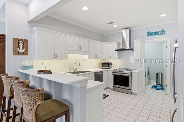 1 Gloucester Rd Apt J2, Hilton Head Island, SC 29928
