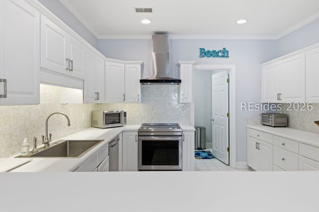 1 Gloucester Rd Apt J2, Hilton Head Island, SC 29928