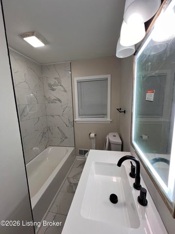 137 N 39th St, Louisville, KY 40212