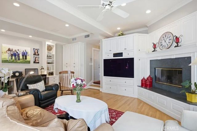 558 31st, Manhattan Beach, CA 90266