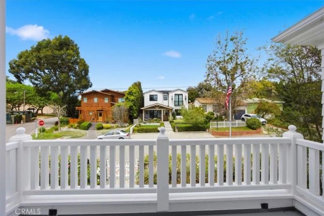 558 31st, Manhattan Beach, CA 90266