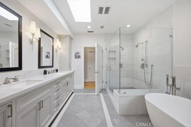 558 31st, Manhattan Beach, CA 90266