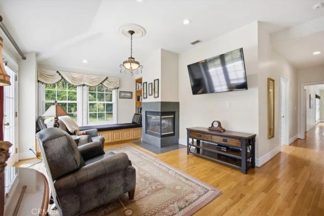 558 31st, Manhattan Beach, CA 90266