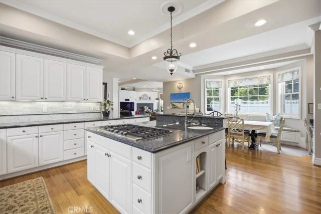 558 31st, Manhattan Beach, CA 90266