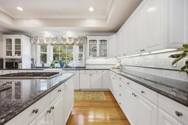 558 31st, Manhattan Beach, CA 90266