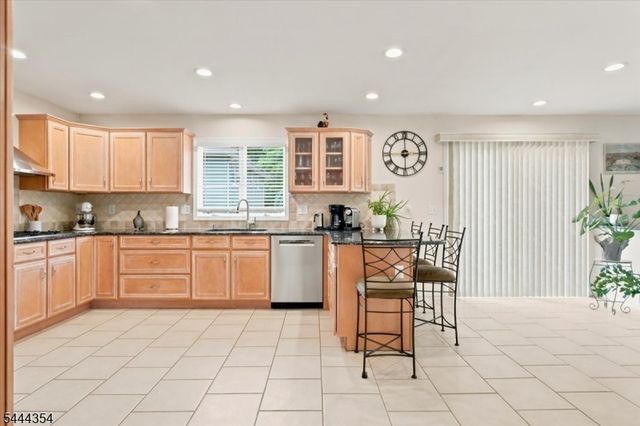 580 Center St, Kenilworth Boro, NJ 07033