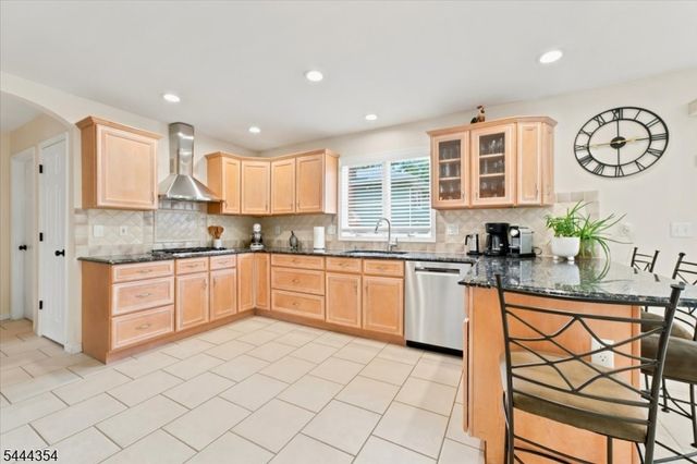 580 Center St, Kenilworth Boro, NJ 07033