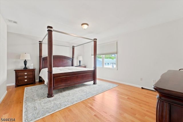 580 Center St, Kenilworth Boro, NJ 07033