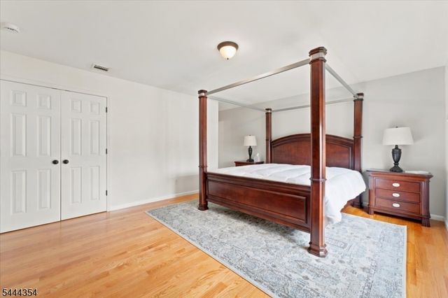 580 Center St, Kenilworth Boro, NJ 07033