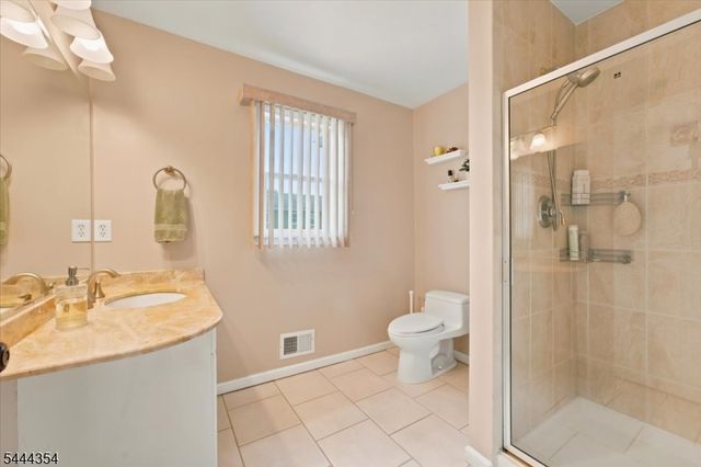 580 Center St, Kenilworth Boro, NJ 07033