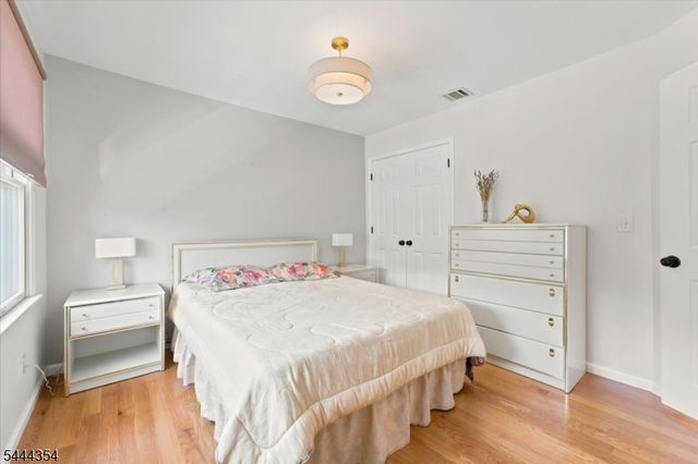 580 Center St, Kenilworth Boro, NJ 07033