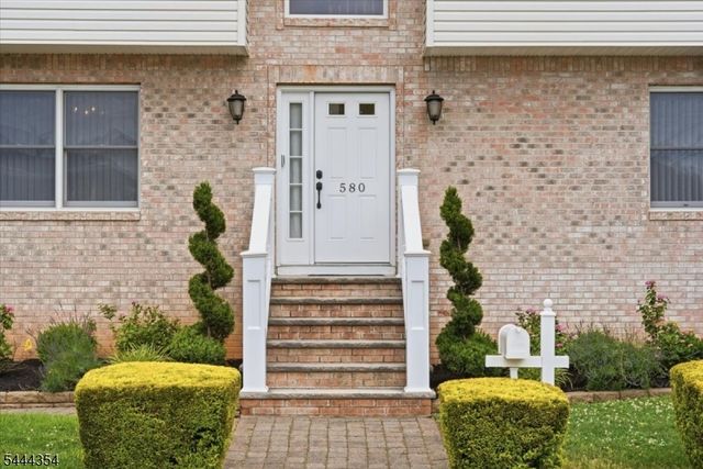 580 Center St, Kenilworth Boro, NJ 07033