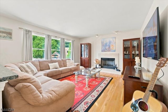 580 Center St, Kenilworth Boro, NJ 07033