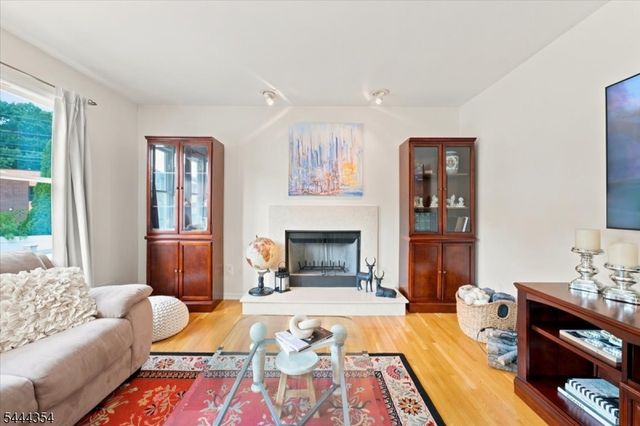 580 Center St, Kenilworth Boro, NJ 07033