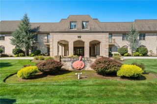 39 Sachem Drive 210, Cranston, RI 02920