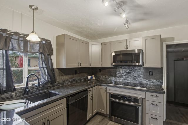 2710 E Eastland Street, Tucson, AZ 85716