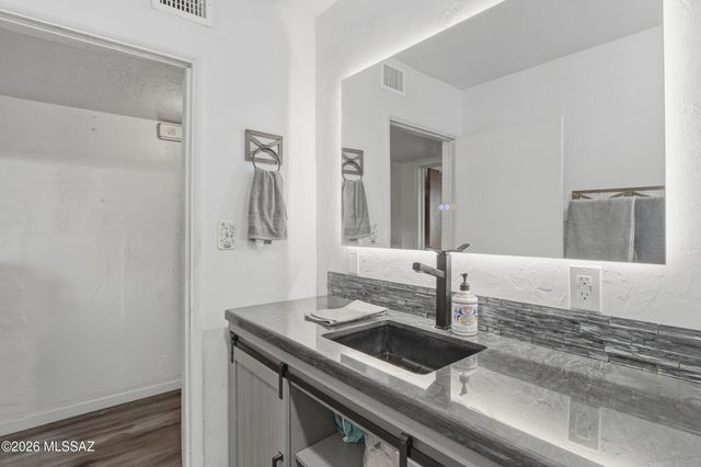 2710 E Eastland Street, Tucson, AZ 85716