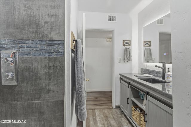 2710 E Eastland Street, Tucson, AZ 85716