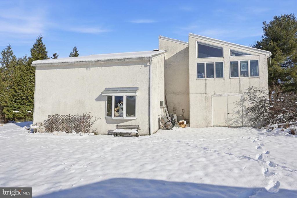 24 OLD LIMEKILN RD, Doylestown, PA 18901