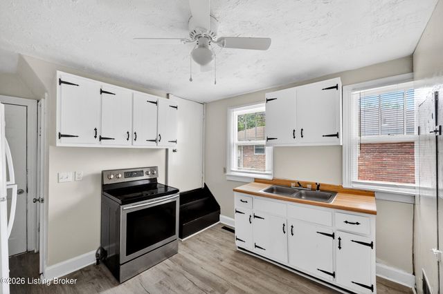 3314 Van Winkle Dr, Louisville, KY 40216
