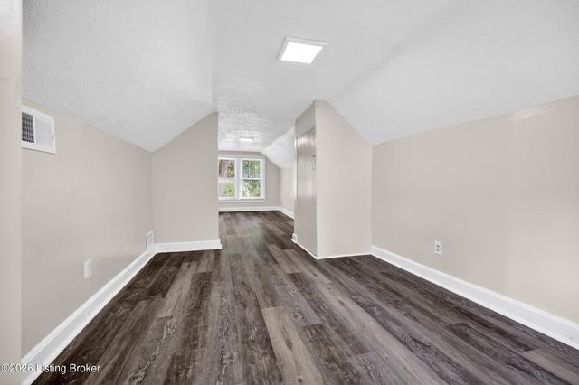 3314 Van Winkle Dr, Louisville, KY 40216