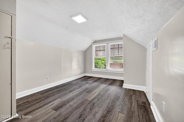 3314 Van Winkle Dr, Louisville, KY 40216